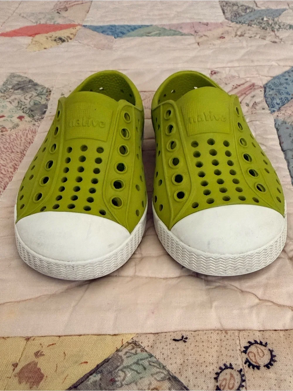Native Jefferson Kids Shoes | C5 | Green White Slip On Water Shoes Toddler Size